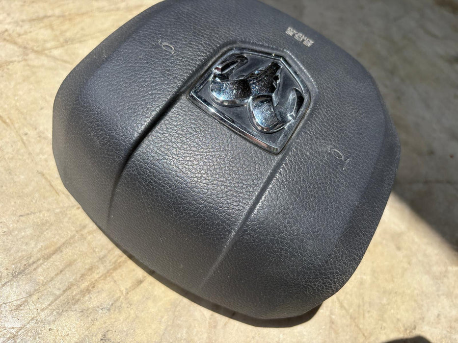 2011, 2012, 2013, 2014, 2015, 2016, 2017, 2018 Ram 1500 2500 3500 Air Bag Driver Steering Wheel Airbag OEM