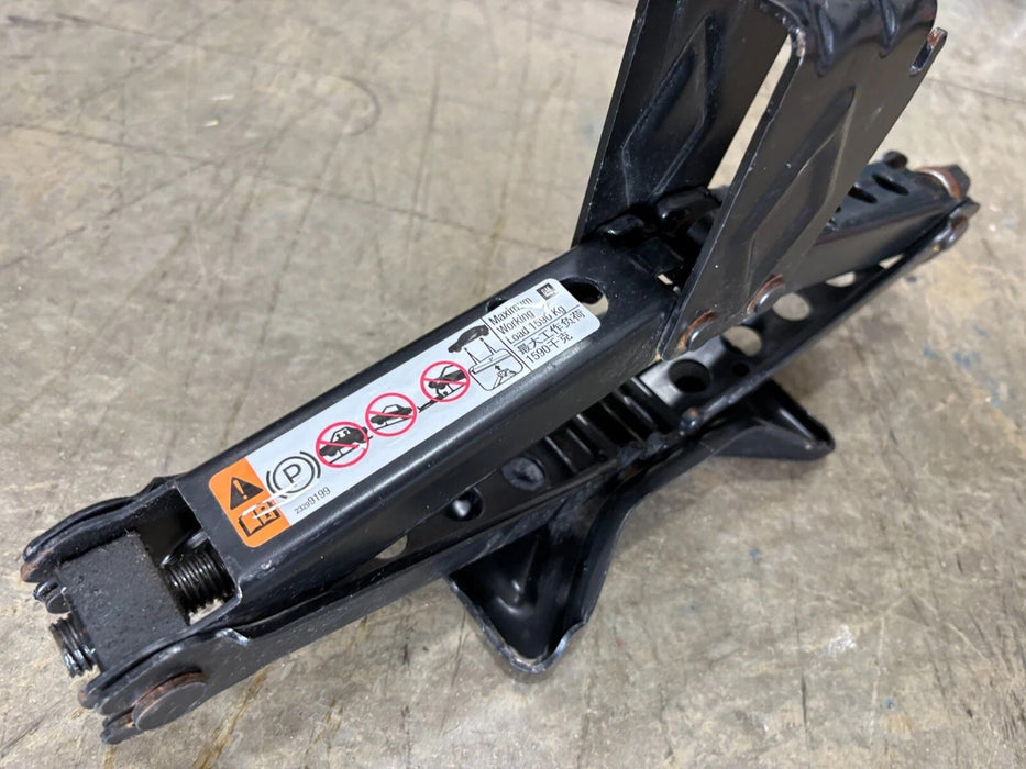 OEM, 2007-2017 GMC Acadia, Traverse Spare Tire Jack 1,590 Kg #23299199