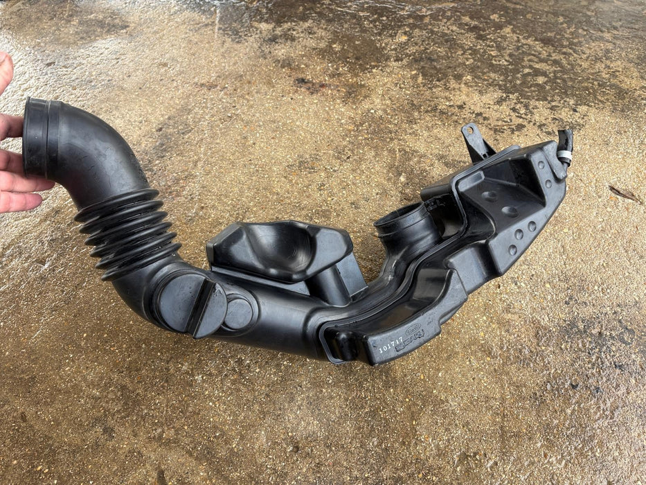 2015 - 2019 Subaru Outback Legacy 2.5L Air Cleaner Intake Duct Used OEM