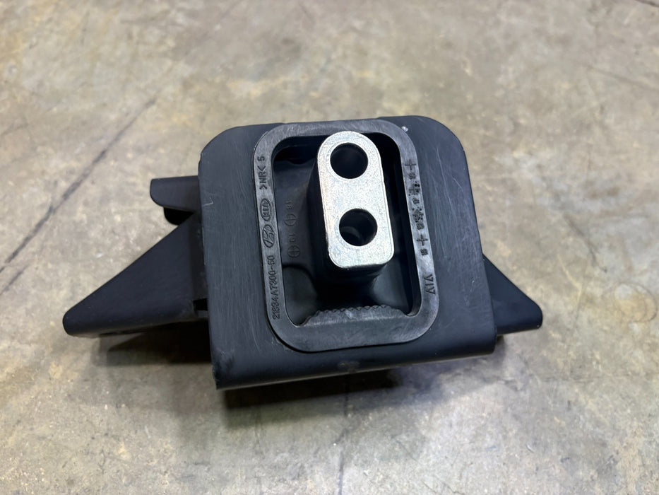 2017-2018 Kia Forte Left Auto Transmission Mount 21830A7300 OEM
