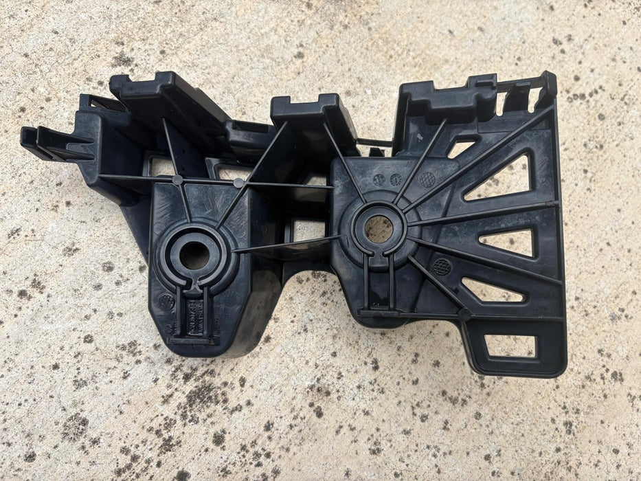 2021 - 2024 Volkswagen Atlas Rear Bumper Right Side Support Bracket OEM