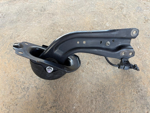 2019-2024 TOYOTA COROLLA 2.0L REAR SUSPENSION RIGHT SIDE TRAILING ARM OEM