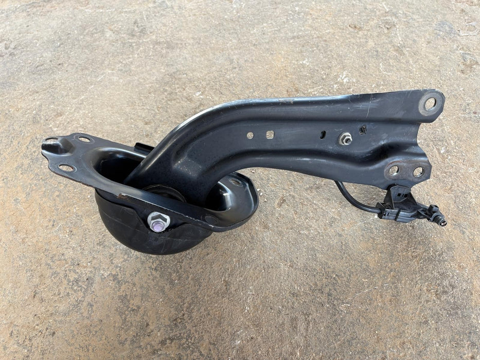 2019-2024 TOYOTA COROLLA 2.0L REAR SUSPENSION RIGHT SIDE TRAILING ARM OEM