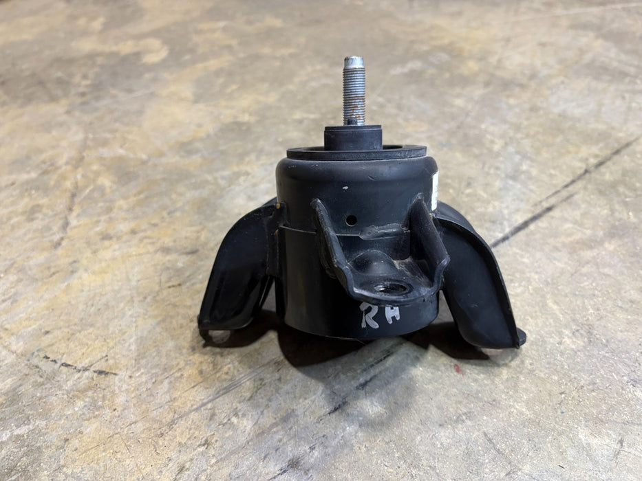 2014-2016 Hyundai Elantra Engine Mount Right RH Engine Mount