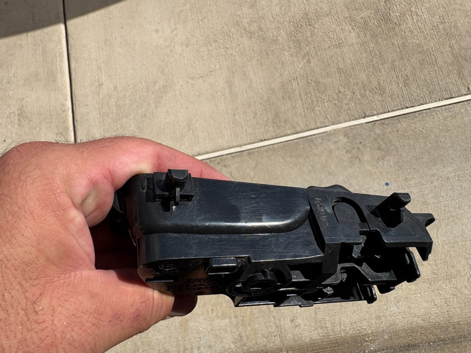 2020-2025 Nissan Versa FRONT LEFT DRIVER SIDE DOOR INNER HANDLE #806715RB1A OEM