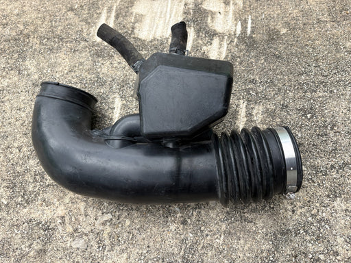 2004–2008 Nissan Titan 5.6L Air Intake Cleaner Hose Tube 16576-7S000 OEM