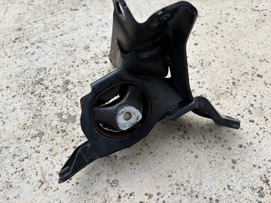 2020 - 2022 TOYOTA COROLLA 1.8L LEFT TRANSMISSION MOUNT OEM