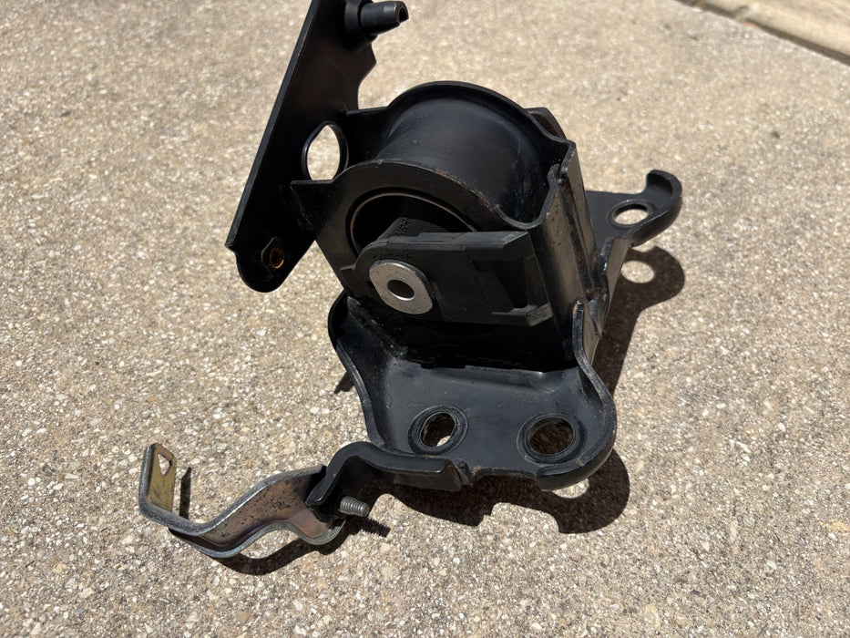 2013-2018 Toyota Rav4 Driver Left Side Engine Mount OEM