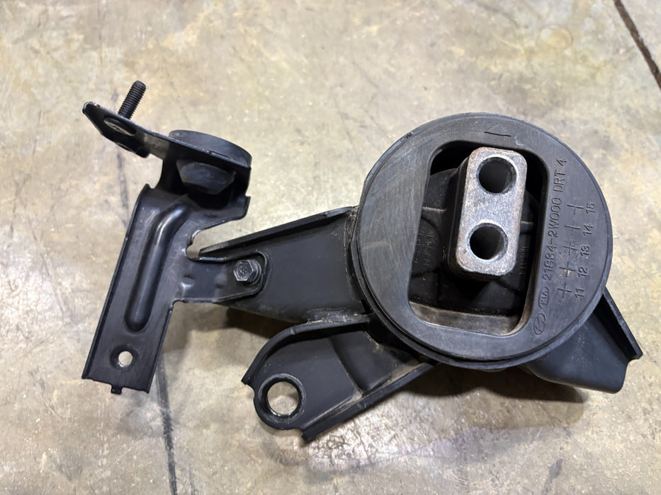 2013-2018 Hyundai Santa Fe Ultima 3.3L Left Transmission Mount OEM