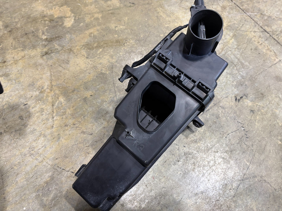 2018 - 2023 Nissan Kicks 1.6L Air Cleaner Intake Filter Box Assembly OEM