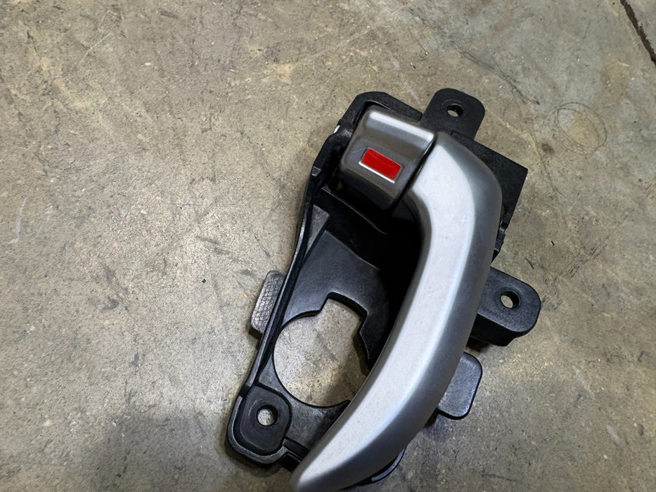 2013-2017 HYUNDAI ELANTRA GT RIGHT INTERIOR DOOR HANDLE 82623-GD000 OEM