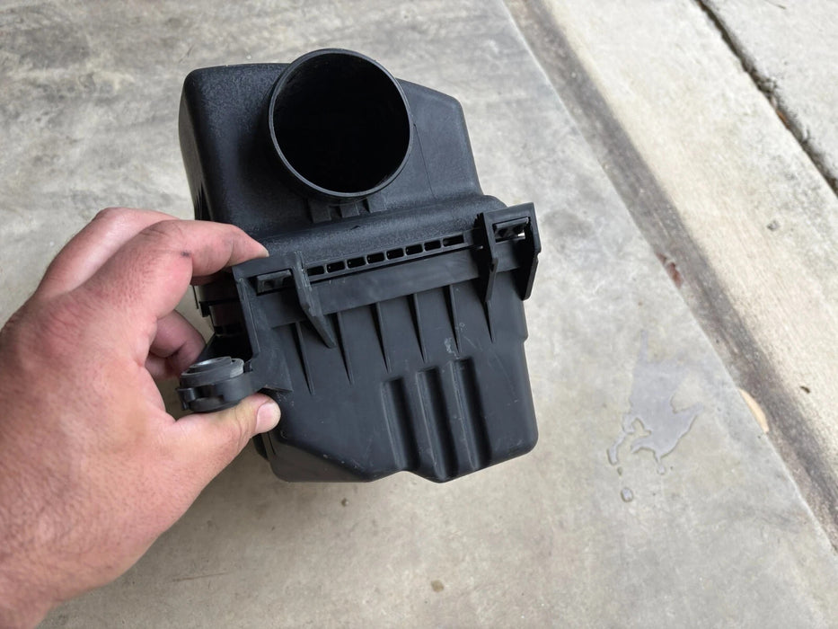 OEM, 2014-2018 Kia Fort Air Cleaner Filter Housing Box 2.0L Fed Emissions