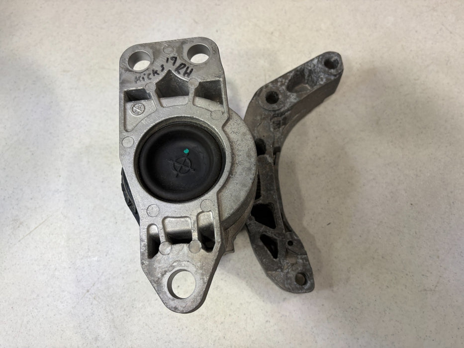 2018-2024 NISSAN KICKS FWD 1.6L ENGINE MOTOR RIGHT MOUNT BRACKET SUPPORT OEM