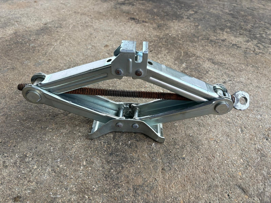 2020-2025 NISSAN VERSA EMERGENCY SPARE WHEEL TIRE LIFT JACK TOOL MAX 900 KG