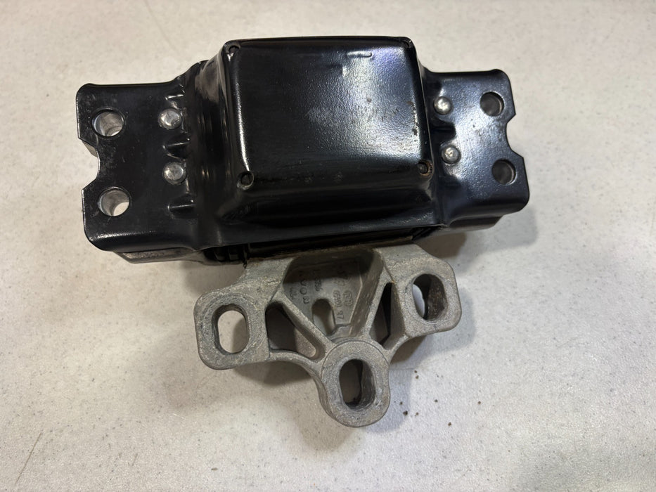 2015 - 2018 AUDI Q3 LEFT TRANSMISSION MOUNT BRACKET 3C0199555 OEM