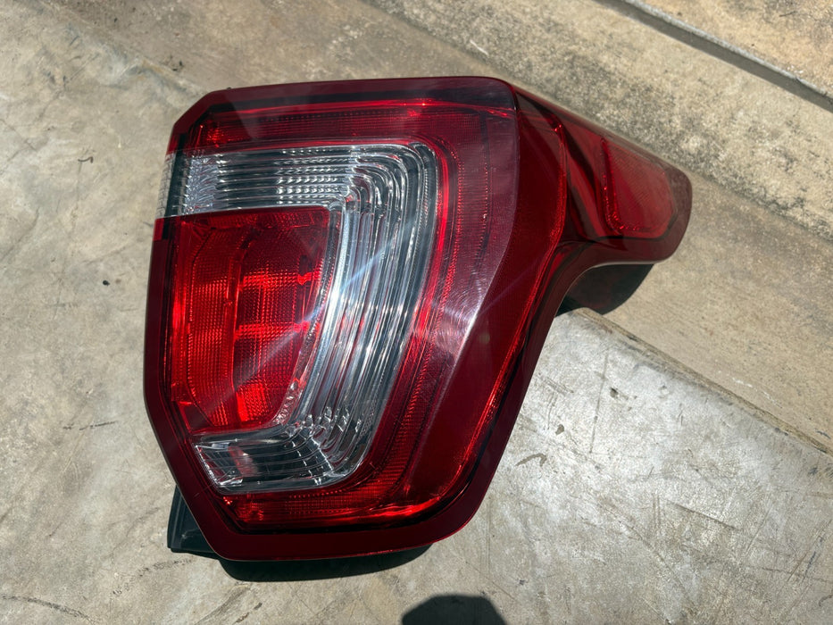 2016 - 2019 Ford EXPLORER Right Passenger Tail Light OEM FB53-13A414-A