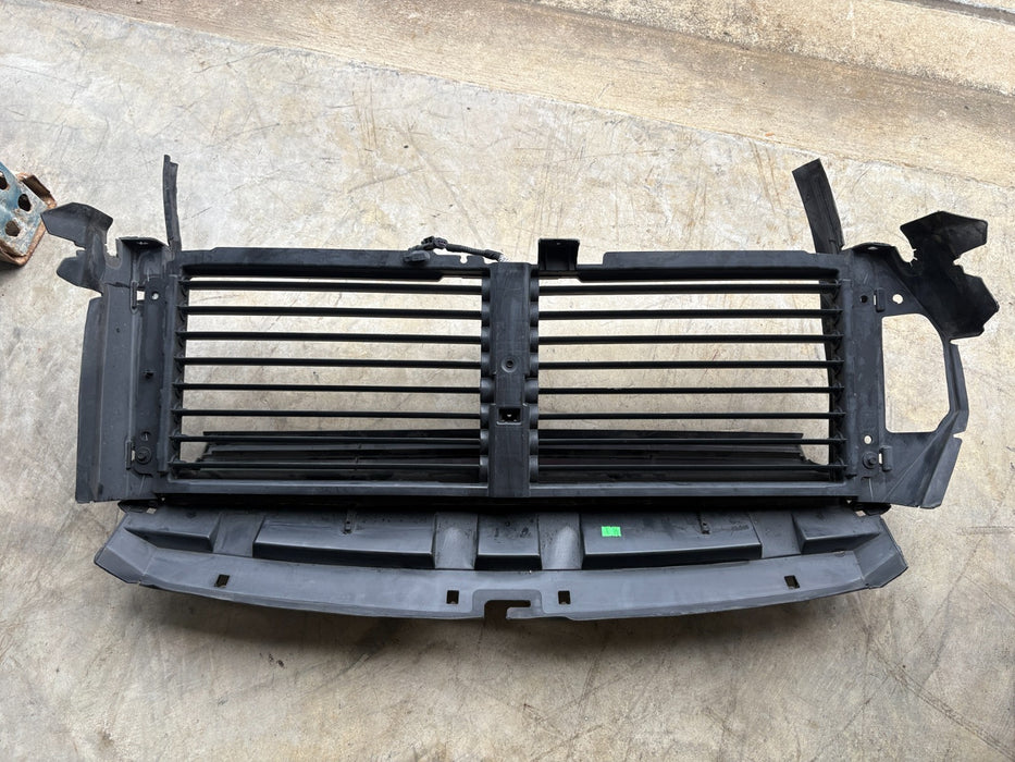 2018 - 2021 GMC TERRAIN RADIATOR AIR DUCT ACTIVE GRILLE AIR SHUTTER OEM