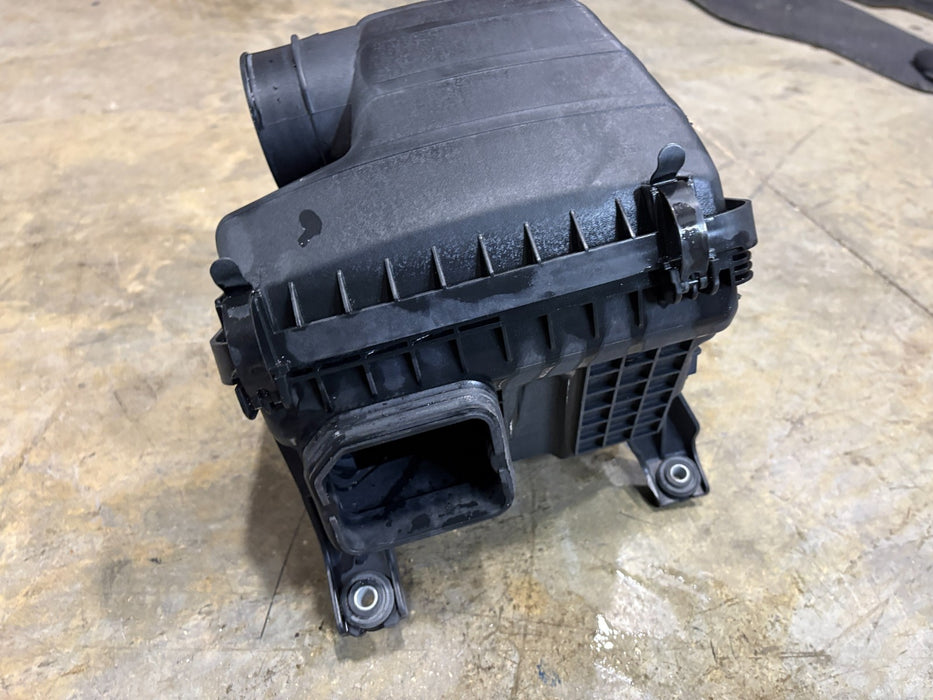 2011 - 2015 Hyundai Sonata 2.4L HYBRID Air Cleaner Filter Box Assy 28110-4R100