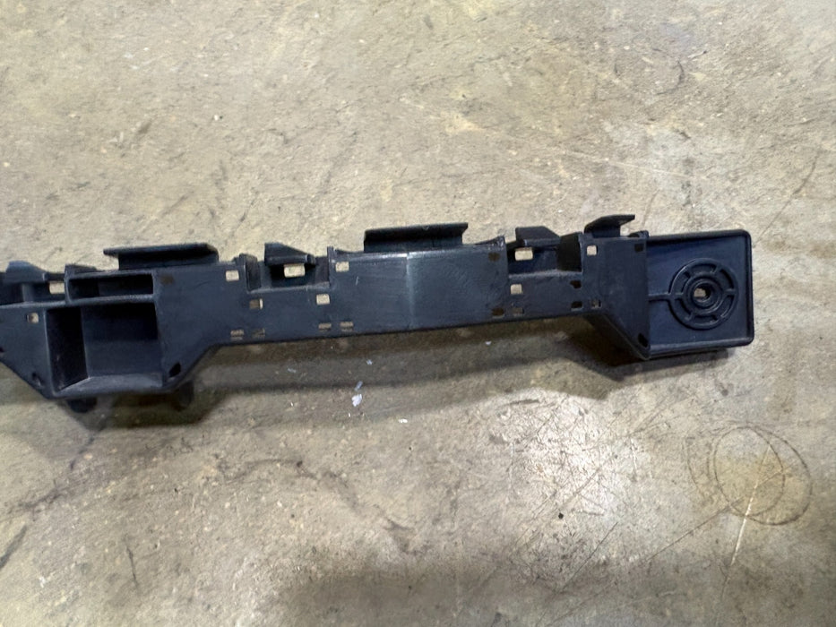 2016 - 2022 HONDA HR-V REAR BUMPER RIGHT SIDE RETAINER SUPPORT BRACKET OEM