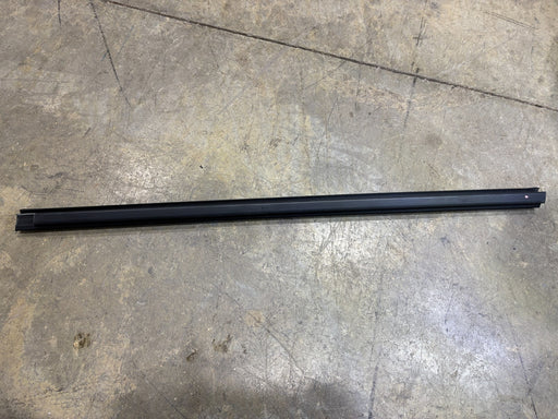2014-2017 INFINITI QX50 REAR RIGHT SIDE DOOR WINDOW INNER WEATHERSTRIP OEM