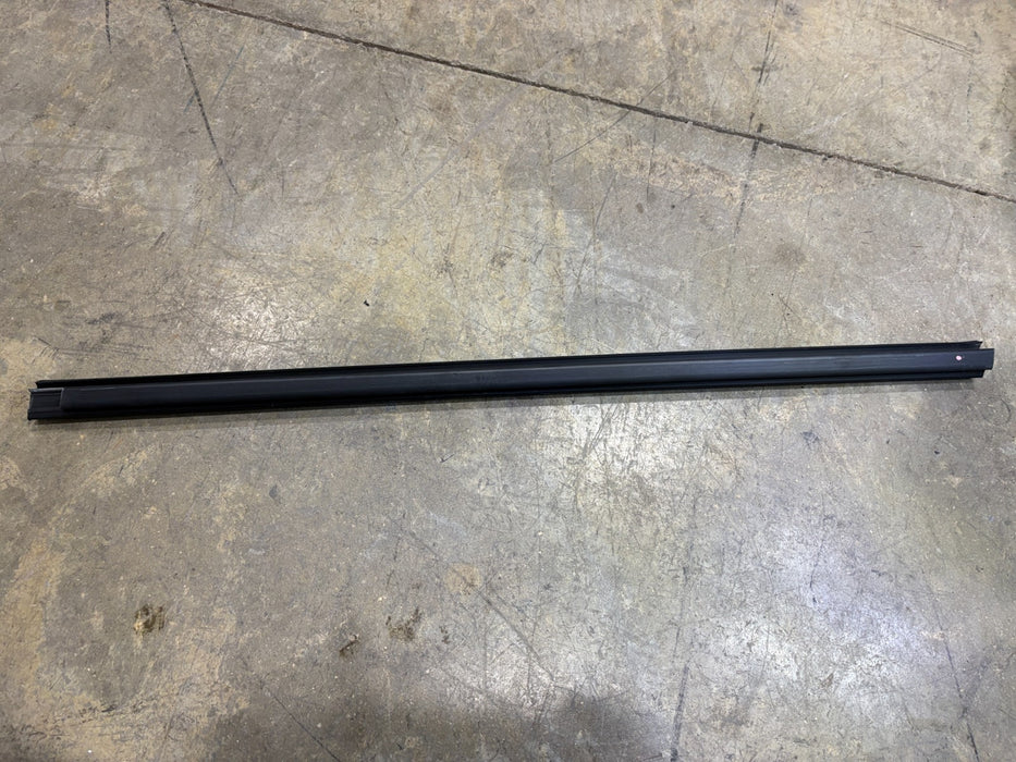 2014-2017 INFINITI QX50 REAR RIGHT SIDE DOOR WINDOW INNER WEATHERSTRIP OEM