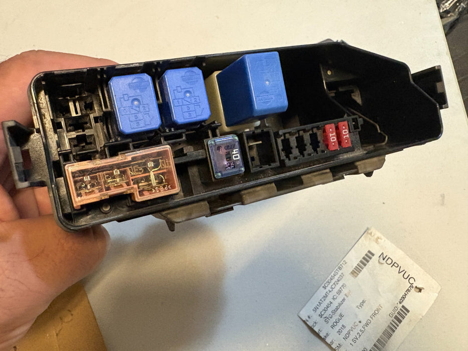 2014 - 2018 Nissan Rogue 2.5L Fusible Link Fuse Box Shell OEM
