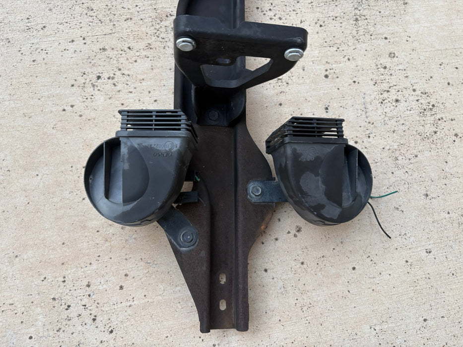 2017 – 2020 Nissan Pathfinder Horn Set Left & Right OEM