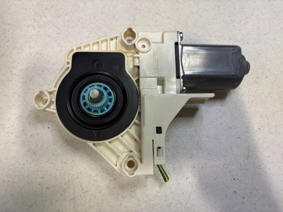 2015-2018 Audi Q3 Front Right Power Window Motor 8K0959801B OEM