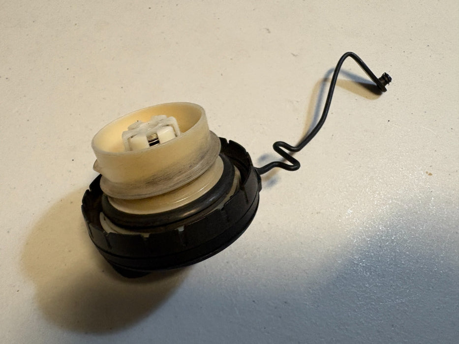 2012 - 2014 TOYOTA CAMRY SEDAN FUEL FILLER TANK CAP GAS LID COVER OEM