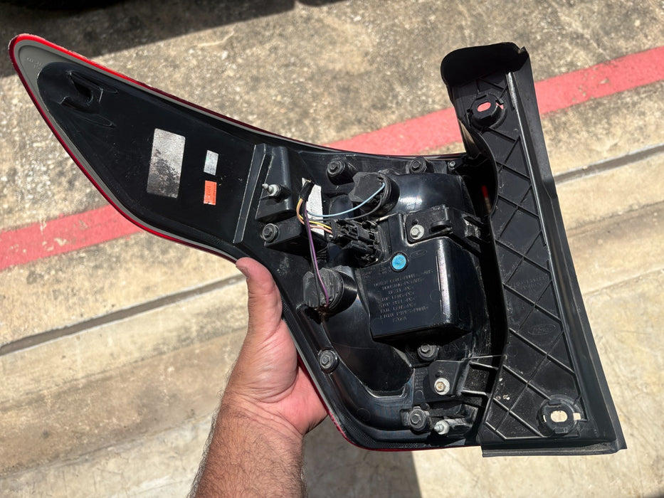 2016 - 2019 Ford EXPLORER Right Passenger Tail Light OEM FB53-13A414-A