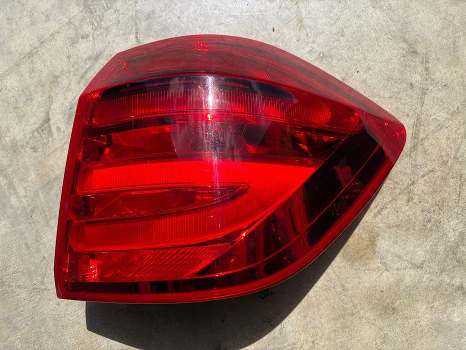 2014-2016 MERCEDES-BENZ GL550 REAR RIGHT SIDE QUARTER MOUNT TAIL LIGHT LAMP OEM
