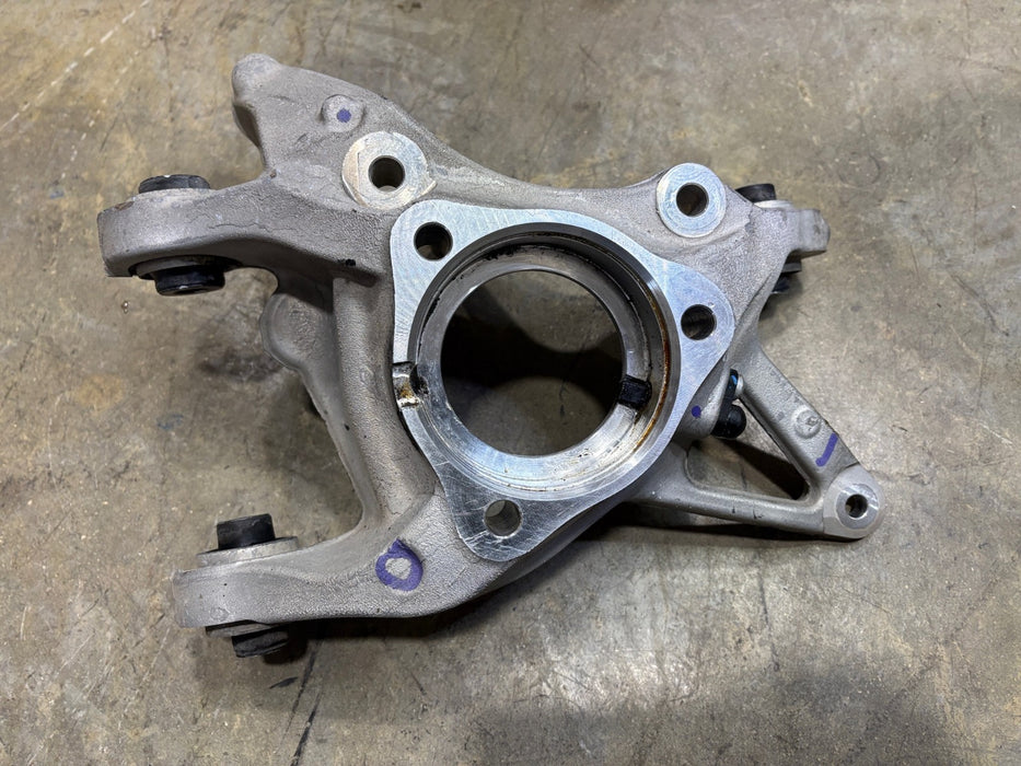 2018 - 2022 Chevrolet Equinox Rear Left Suspension Spindle Knuckle 84034300 OEM