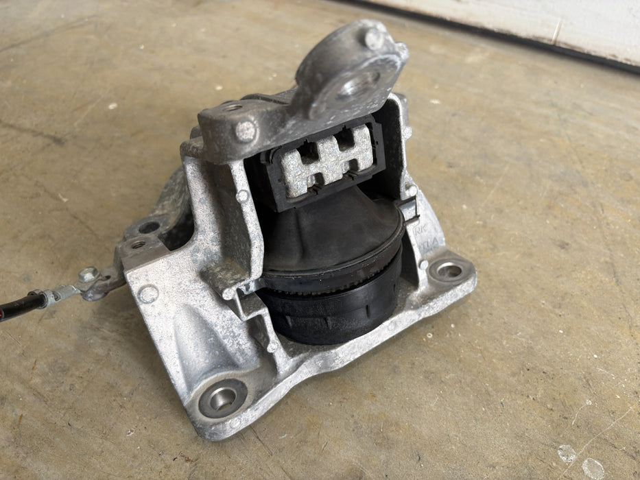 2017 - 2019 HONDA CR-V LEFT TRANSMISSION MOUNT SUPPORT BRACKET OEM