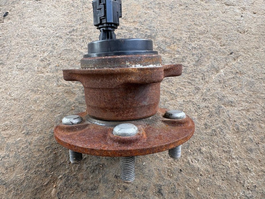 2019 - 2024 Toyota Corolla 2.0 Rear Right Wheel Hub Bearing Assembly OEM