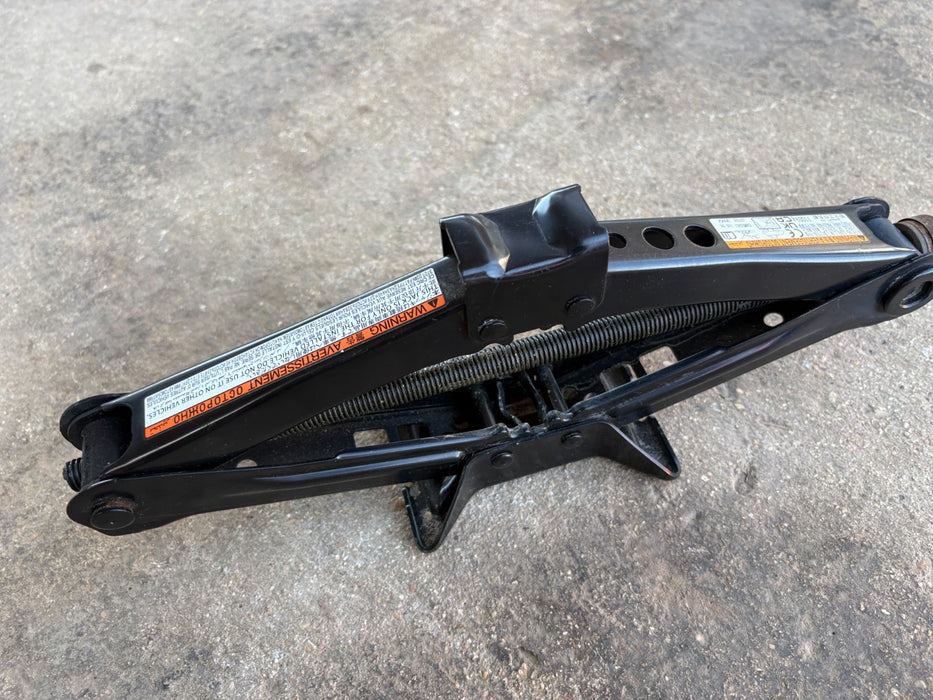 2019 - 2025 TOYOTA COROLLA JACK LIFT OEM 09111-47051