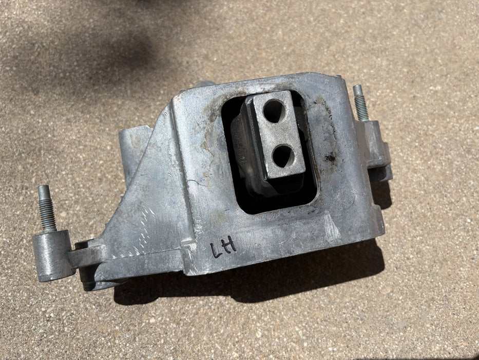 2022-2025 HYUNDAI TUCSON LEFT FRONT ENGINE MOTOR MOUNT OEM