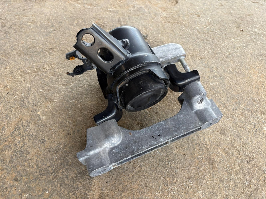 2015-2021 LEXUS NX200T 2.0L ENGINE MOTOR RIGHT MOUNT BRACKET INSULATOR OEM