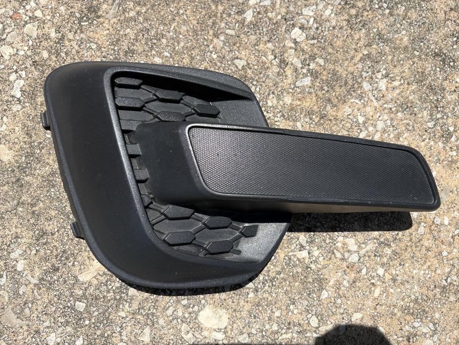 2010-2015 CHEVROLET EQUINOX RH Passenger Grille Lower Without Fog Lamp 25798750