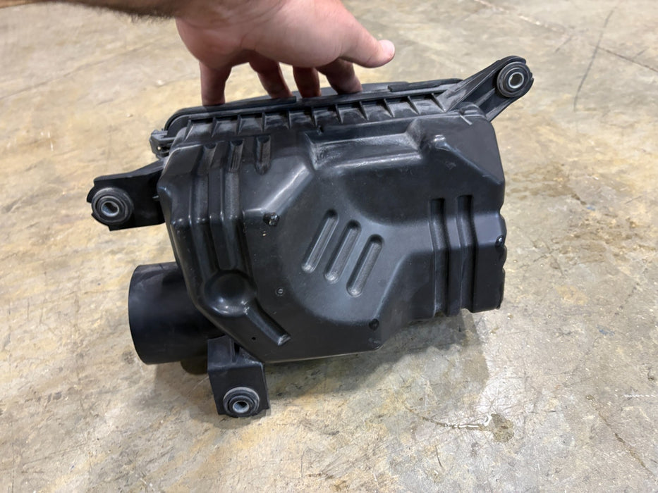 2013-2017 HYUNDAI ELANTRA GT 2.0 HATCHBACK AIR CLEANER HOUSING BOX 28100-A7520