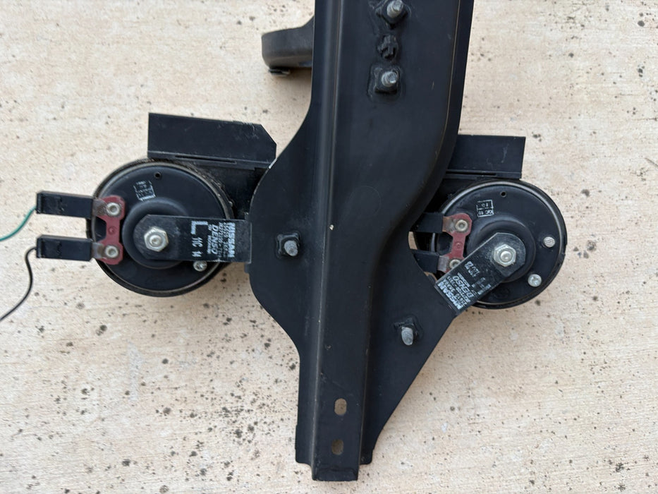 2017 – 2020 Nissan Pathfinder Horn Set Left & Right OEM