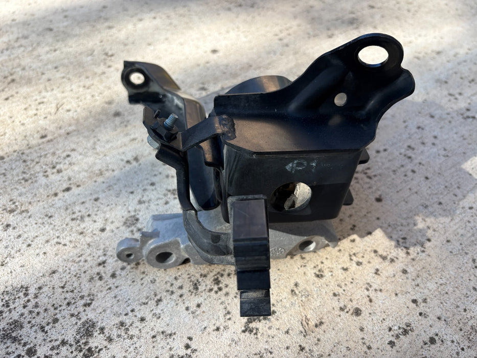 2020-2024 TOYOTA COROLLA ENGINE MOTOR RIGHT SIDE MOUNT SUPPORT BRACKET OEM
