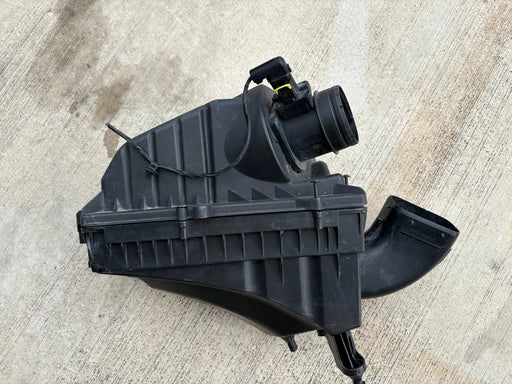 2013-2015 Jaguar XF 3.0L LH Driver Engine Air Intake Filter Housing Cleaner Box