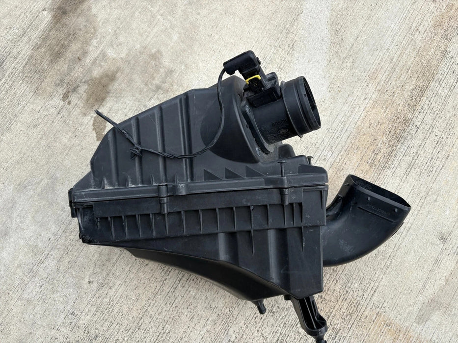 2013-2015 Jaguar XF 3.0L LH Driver Engine Air Intake Filter Housing Cleaner Box