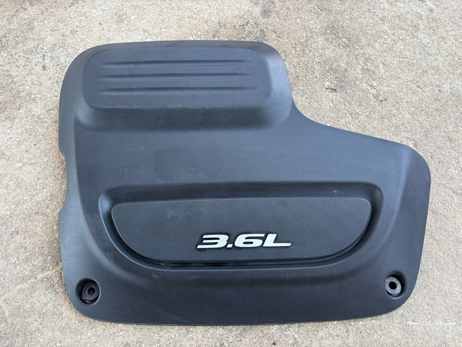 2017 - 2025 CHRYSLER PACIFICA 3.6L ENGINE MOTOR COVER OEM 04861764