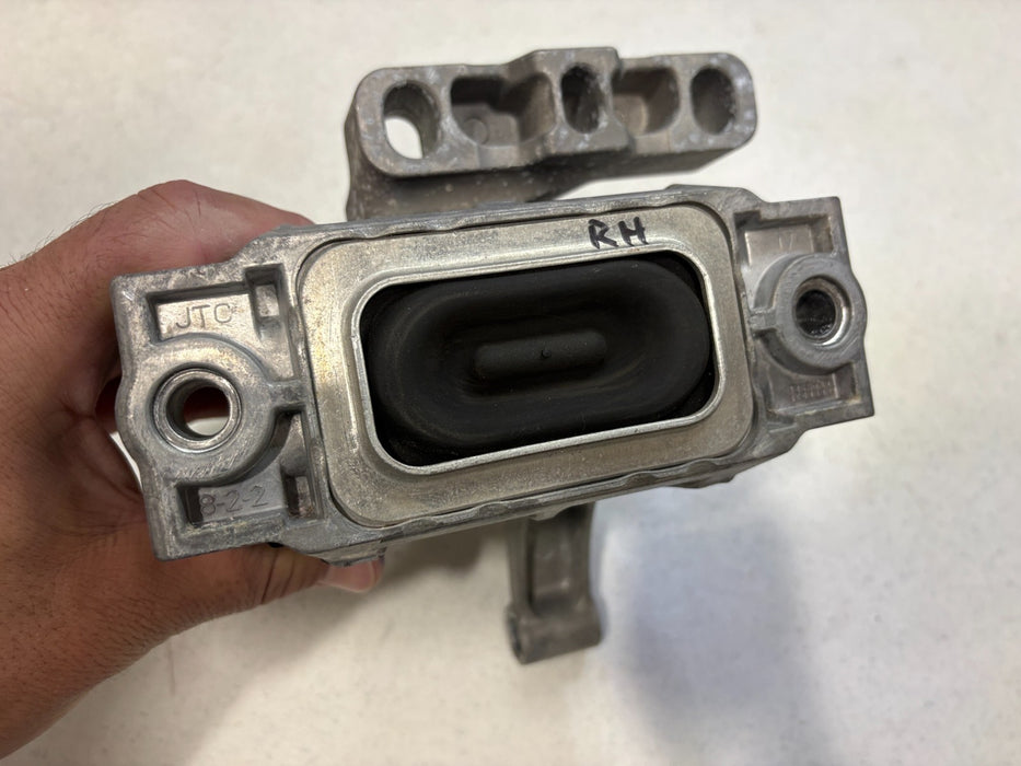 2015-2018 AUDI Q3 RIGHT PASSENGER ENGINE MOTOR MOUNT BRACKET OEM