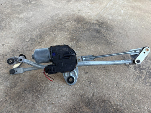 2015-2018 AUDI Q3 FRONT WINDSHIELD WIPER TRANSMISSION LINKAGE W/ MOTOR OEM