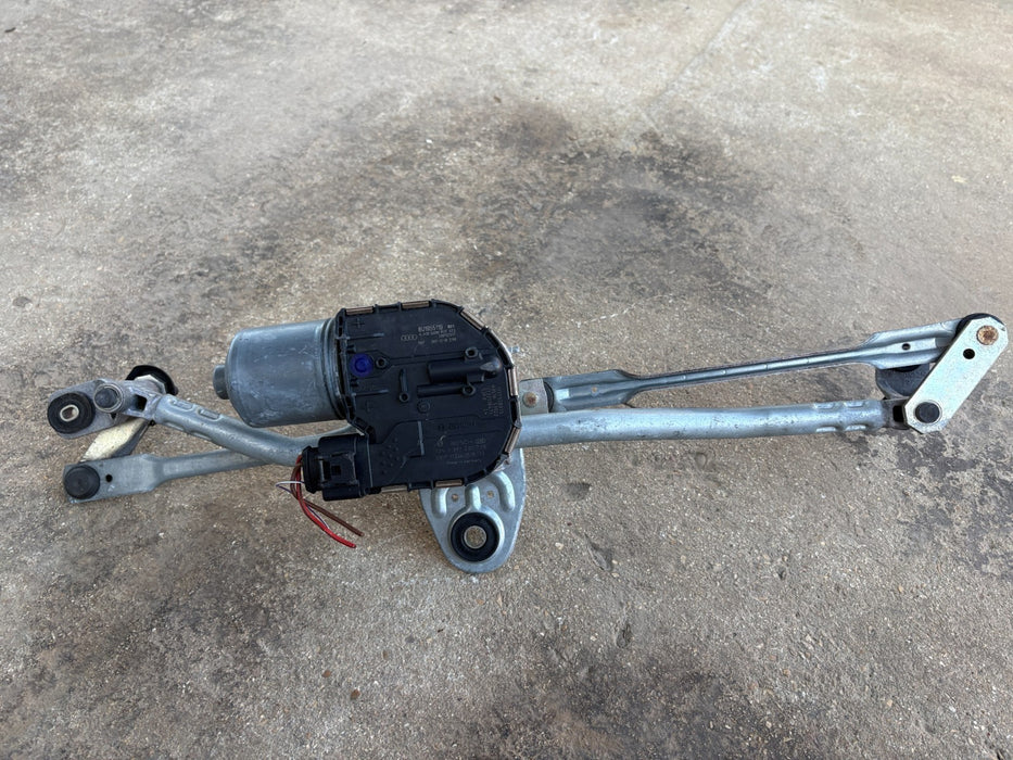 2015-2018 AUDI Q3 FRONT WINDSHIELD WIPER TRANSMISSION LINKAGE W/ MOTOR OEM