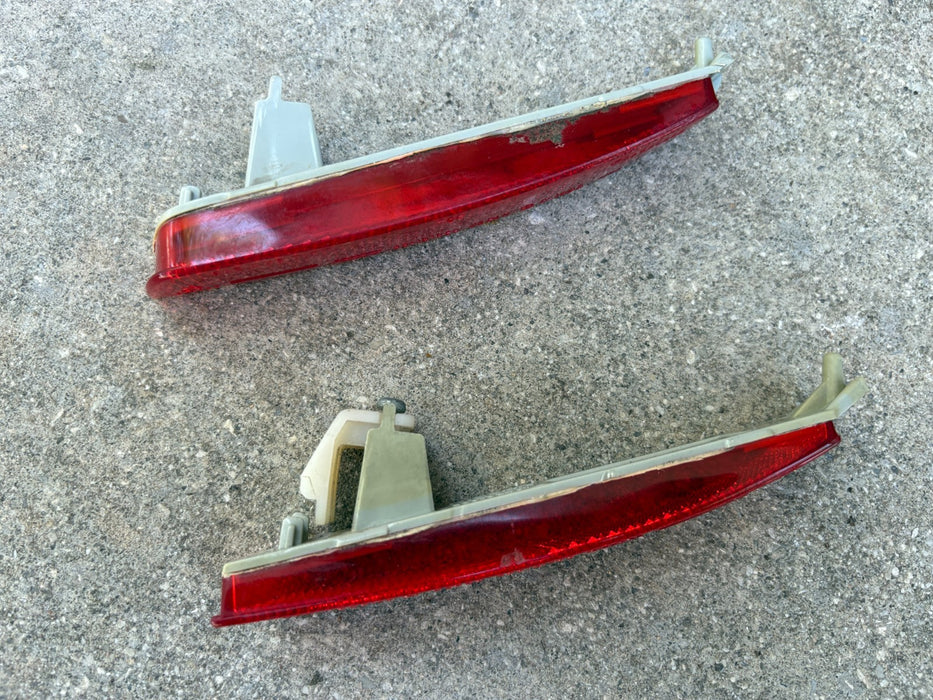2009 - 2014 Nissan Murano Rear Reflector Driver and Passenger Side OEM