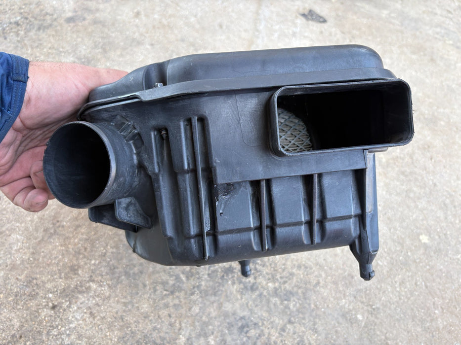 2011 - 2017 Jeep Patriot 2.0L Air Cleaner Assembly OEM