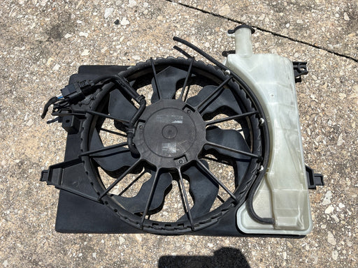 2011-2015 Hyundai Elantra 1.8L Radiator Cooling Fan Motor Assembly OEM
